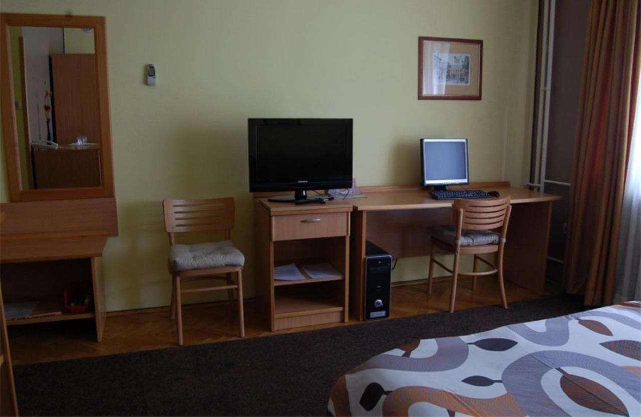 Voyager Bed & Breakfast Novi Sad Exterior foto